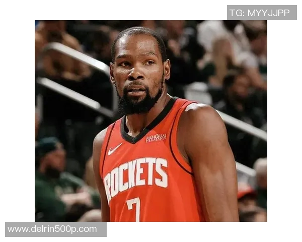 最后11秒，小卡强投打成2+1，赛后小卡走上前，和杜兰特拥抱致意